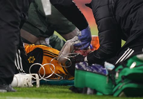 Manchester United stars wish Raul Jimenez well after horrible head injury