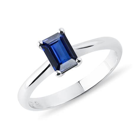 Emerald Cut Sapphire Ring in White Gold | KLENOTA