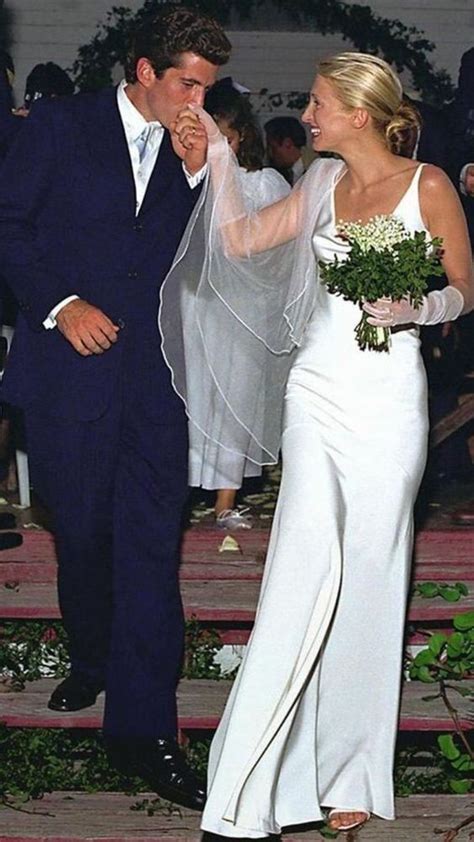 carolyn bessette wedding dress photo - Sal Ebert