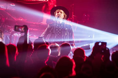 Beck shares new remix, expands tour, playing MSG (w/ BV Presale), Red ...