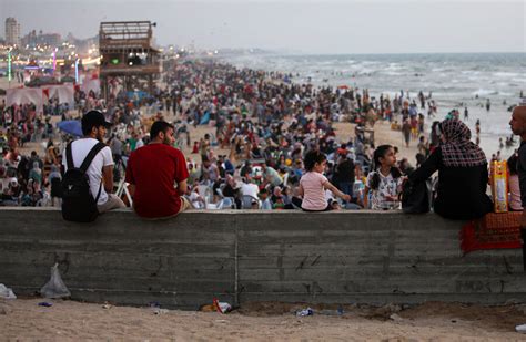 Hundreds of Palestinians Gather on Gaza’s Beach to Cool Off