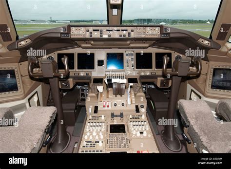 Boeing 777 300er Cockpit