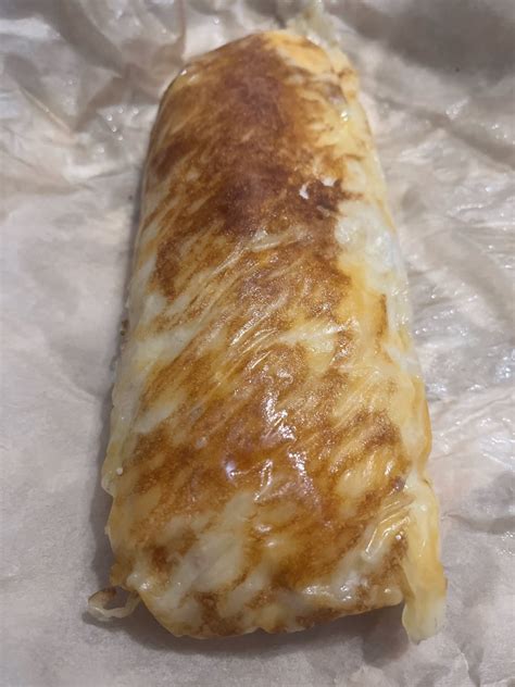 Taco Bell Grilled Cheese Burrito (Review) - Food Rankers