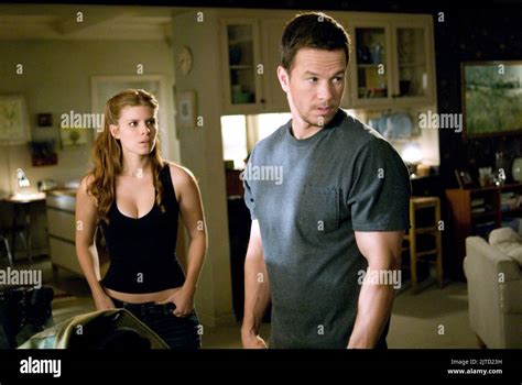 KATE MARA, MARK WAHLBERG, SHOOTER, 2007 Stock Photo - Alamy