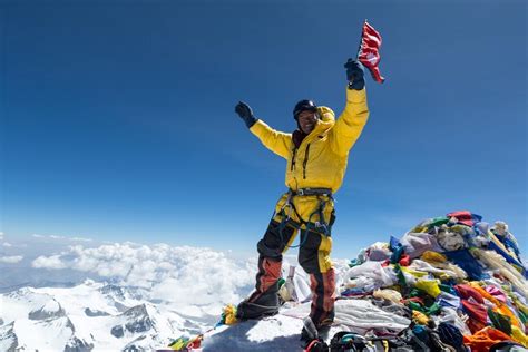 A History of Everest | What It Took to Reach the Roof of the World - SnowBrains