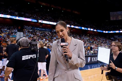 Lobo to be Inducted into Women’s Basketball Hall of Fame - UConn Today