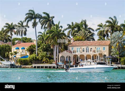 Biscayne bay venetian islands san marino drive hi-res stock photography and images - Alamy