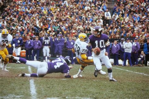 10 Best Minnesota Vikings QBs of All-Time