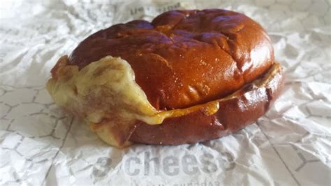 Review: Wawa - 3 Cheese Pretzel Melt