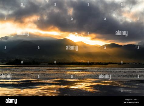 Day trip on Inle Lake - sunrise Stock Photo - Alamy