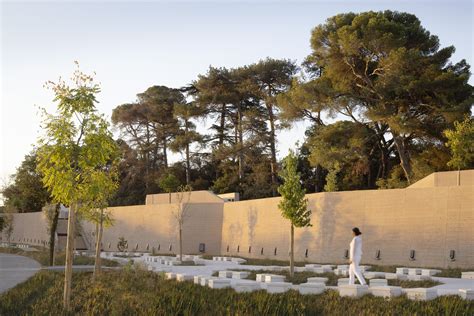 Montpellier Metropolitan Cemetery / Agence Traverses - Paysage, Urbanisme, Architecture | ArchDaily