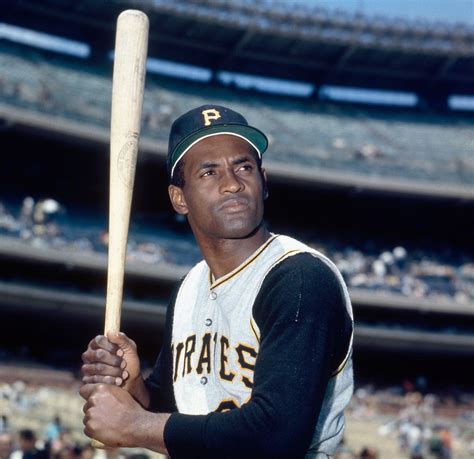 Roberto Clemente, a Hero on and off the Baseball Field - HowTheyPlay