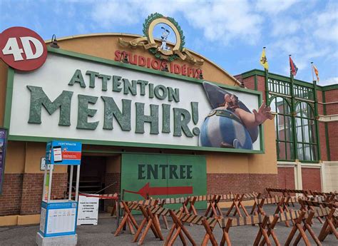 Attention Menhir ! | Family Attraction · Show at Parc Asterix | Parkz ...