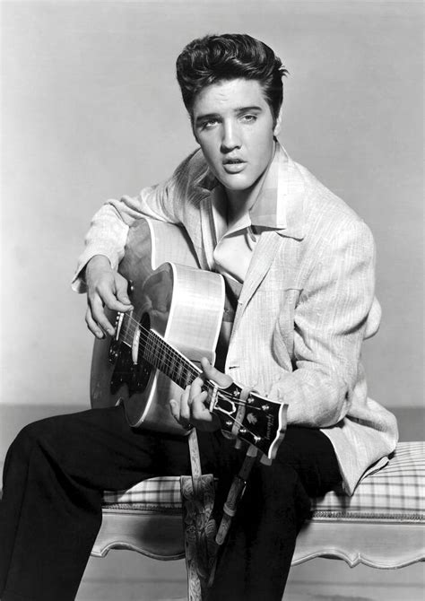 Elvis Presley Playing Guitar By Bettmann | ubicaciondepersonas.cdmx.gob.mx