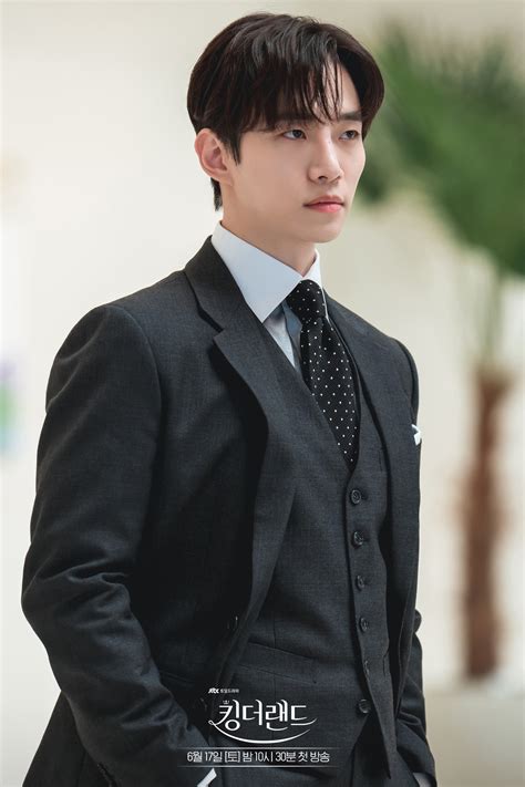 Lee Junho 2PM Jelaskan Karakternya Jadi Pewaris Chaebol di Drama King ...