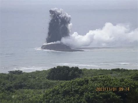 New volcanic island forms off Japan in videos and pictures - Strange Sounds