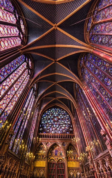 Katedra Sainte-Chapelle, Paryż. Charakterystyczne dla gotyku sklepienie ...