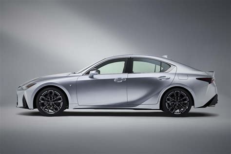 2021 Lexus IS350: Review, Specs and Price in UAE | AutoDrift.ae