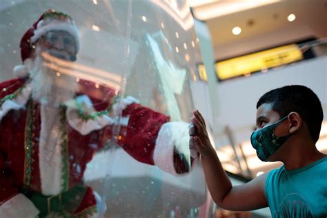 In photos: Christmas during COVID-19 pandemic | Daily Sabah