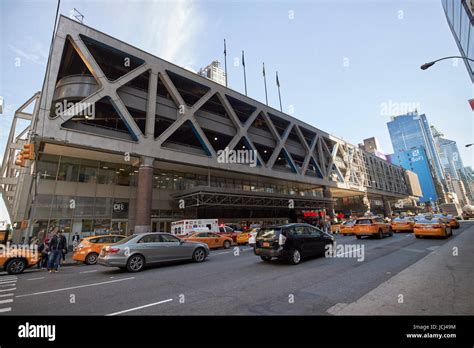 New york port authority bus terminal hi-res stock photography and images - Alamy