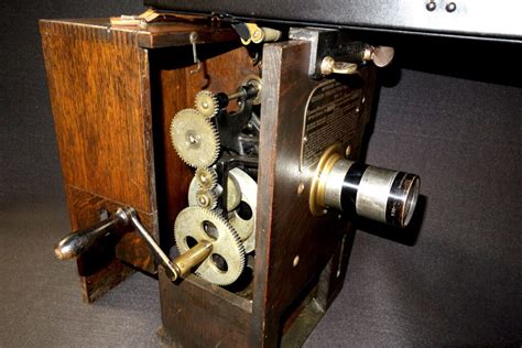 Edison 35mm Projecting Kinetoscope, Hand Crank Patented 1897, Built Circa 1910 - Cinema Antiques