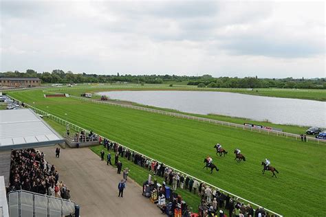 Huntingdon (United-Kingdom) Racecourse | Thoroughbred | Races Today | Racing and Sports