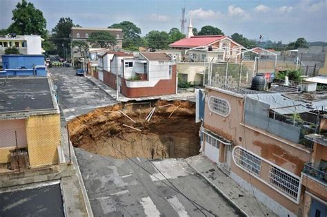 Amazing giant sinkhole in Guatemala City - 11 Pics+Video | Curious ...