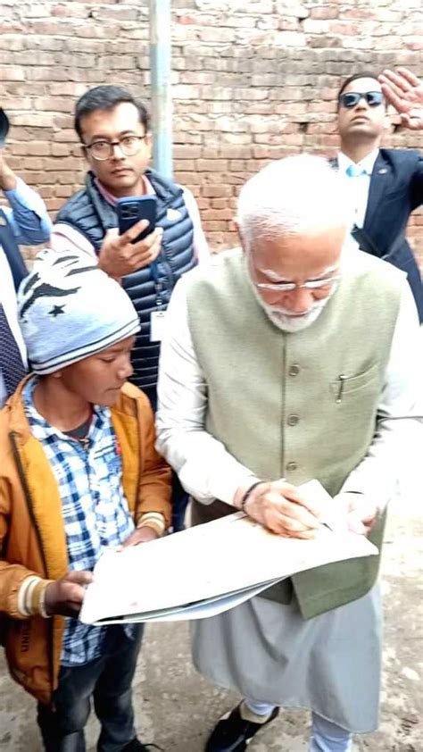 Prime Minister Narendra Modi meet two children and took selfies