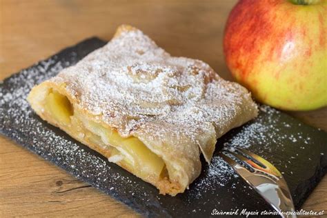 Apfelstrudel Rezept nach Omas Art - Steirische Spezialitäten | Rezept | Apfelstrudel rezept ...