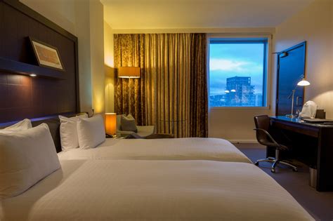 Hilton London Canary Wharf - YoNinja - Restaurants, Hotels, and Reviews