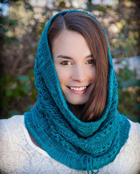 LOOM KNIT LACE SNOOD, COWL PATTERN | This Moment is Good