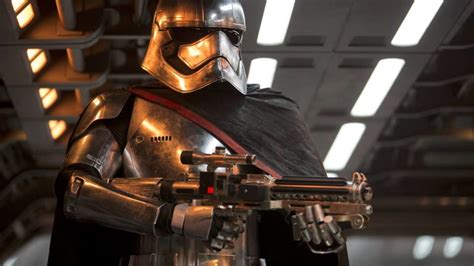 How Captain Phasma Got Her Special Chrome Armor - Airows