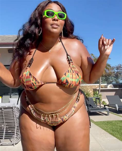 Lizzo's Bikini Body, Sexy Swimsuit Style: Pics