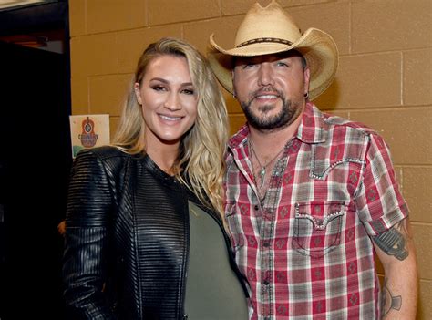 Jason Aldean and Wife Brittany Welcome First Child Together | E! News