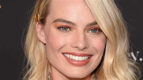 Margot Robbie No Makeup / Here S What Margot Robbie Looks Like Without ...