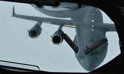 Mid Air Refueling – KC-135 Stratotanker Refueling Mission With C-17 | AIIRSOURCE