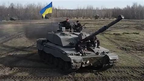 Don't Show Putin: Video Shows Challenge 2 Tanks Now in Ukraine ...