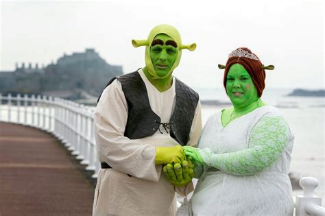 'Shrek' Wedding: Couple Dresses As Princess Fiona And Shrek For Their Trip Down The Aisle | HuffPost