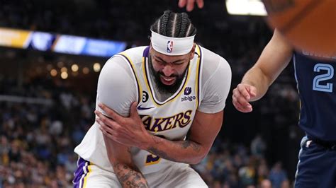 Anthony Davis injury update: Lakers star suffers arm 'stinger' in Game ...