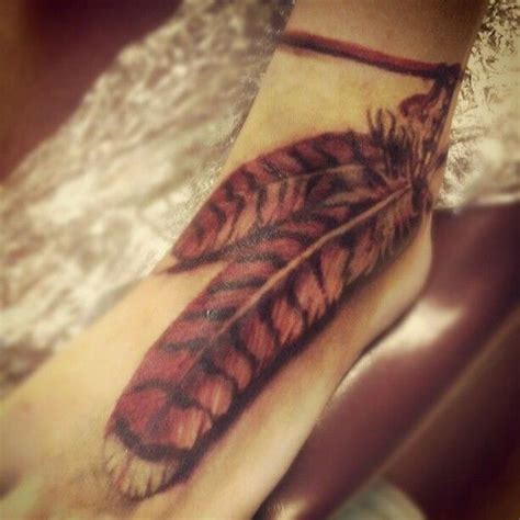 200以上 red tailed hawk feather tattoo 933239-Redtail hawk feather tattoo ...