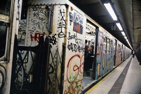 37 Rare And Beautiful Images Of The NYC Subway In The 1980s