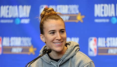 WNBA Star Sabrina Ionescu Marries Raiders Center - TMSPN