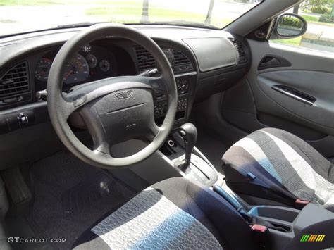 Gray Interior 2002 Daewoo Nubira SE Sedan Photo #69730888 | GTCarLot.com