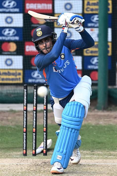 Shubman Gill bats in the nets | ESPNcricinfo.com