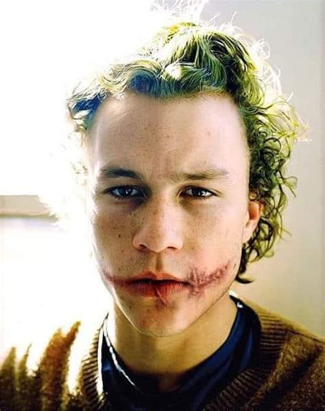 Behind the scenes Heath Ledger from The Dark Knight. One of the best bts pics I’ve ever seen ...