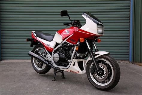 Honda VF 750 F RC15 specs, quarter mile, performance data - FastestLaps.com