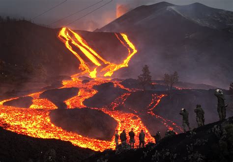 Photos Show La Palma Volcano's Devastation as Eruption Officially Ends ...