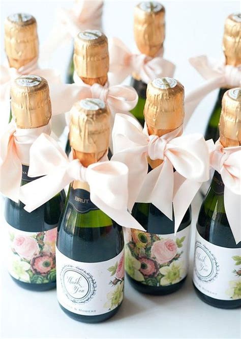 52 Edible Wedding Favors Your Guests Will Love