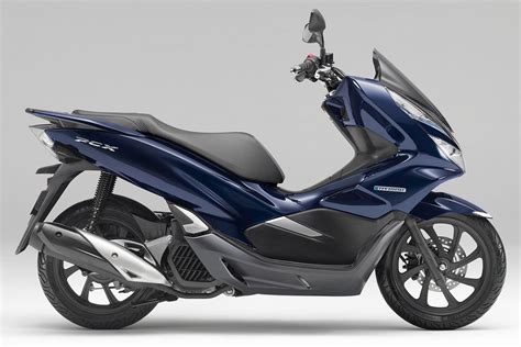 First Look: 2019 Honda PCX Hybrid Scooter (14 Fast Facts)