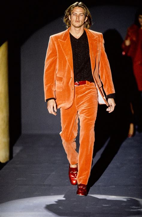 Gucci Fall 1995 Ready-to-Wear Fashion Show | Jackets men fashion, Cargo jacket mens, Green cargo ...